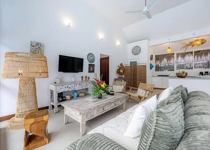 Blue Pearl By Optimum Bali, 10 Mn Walk Oberoi Street *